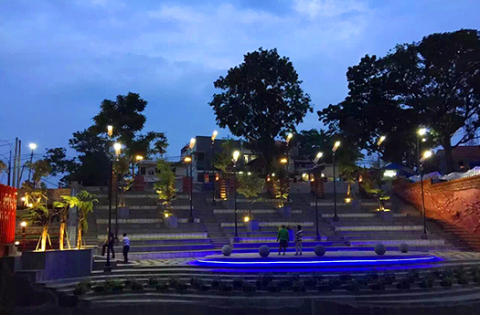 Projek lampu Solar landskap di Teras cikapungdung, Indonesia