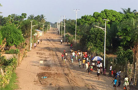 300 set lampu jalan separa split di Congo