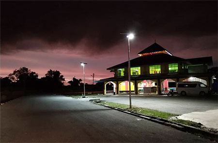 Projek lampu suria 8000lm untuk komuniti di Malaysia