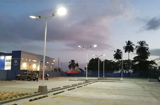 Jalan luar bandar 60W bersepadu projek lampu jalan suria di Trinidad