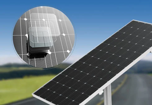 Dua dalam satu lampu jalan suria