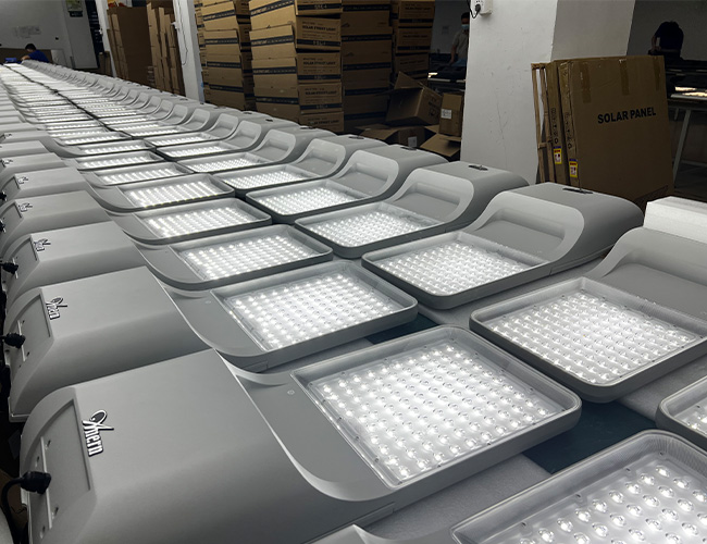 Semua dalam dua aplikasi lampu jalan suria