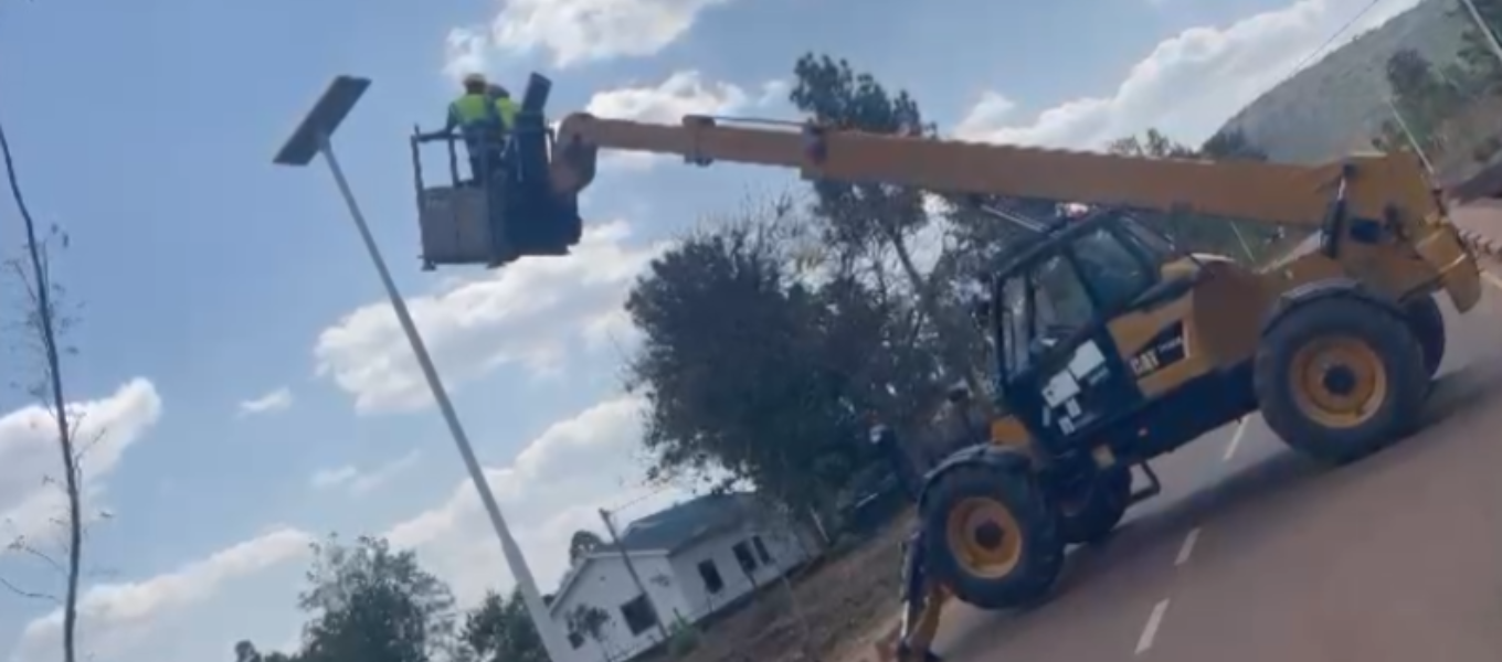 Fokus reka bentuk lampu jalan suria 120W: jam lampu panjang dan kestabilan sistem